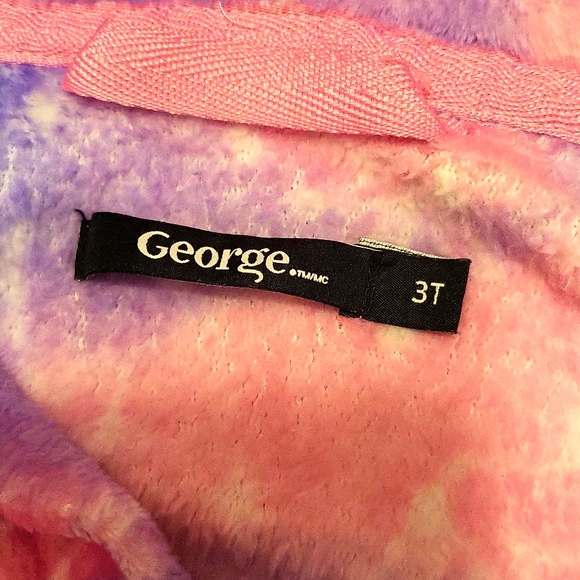 Soft purple/pink hooded unicorn robe - Picture 2 of 5